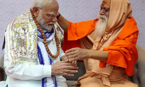 PM मोदी ने मोतिहारी में लिया स्वामी शक्ति शरणानंद सरस्वती जी का आशीर्वाद