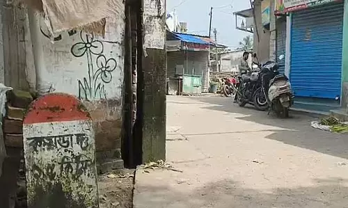 Kadambagachi रेलवे क्षेत्र के निवासियों को शनिवार को बेदखली का नोटिस Kadambagachi रेलवे क्षेत्र के निवासियों को शनिवार को बेदखली का नोटिस