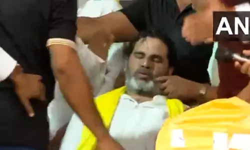 BREAKING: रैली के दौरान प्रशांत किशोर की तबीयत बिगड़ी, सीने में दर्द के चलते अस्पताल में भर्ती BREAKING: रैली के दौरान प्रशांत किशोर की तबीयत बिगड़ी, सीने में दर्द के चलते अस्पताल में भर्ती