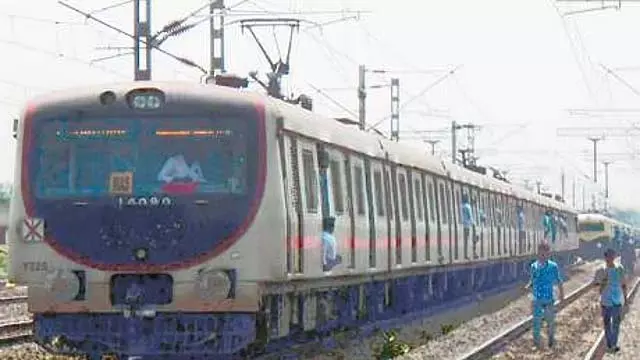 अरक्कोणम में 56 दिनों तक ट्रैक रखरखाव का काम चला अरक्कोणम में 56 दिनों तक ट्रैक रखरखाव का काम चला