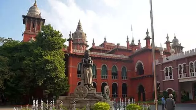 HC ने राज्य सूचना आयुक्त को तेवागा याचिका पर भ्रष्टाचार मामले का विवरण जारी करने का आदेश दिया HC ने राज्य सूचना आयुक्त को तेवागा याचिका पर भ्रष्टाचार मामले का विवरण जारी करने का आदेश दिया