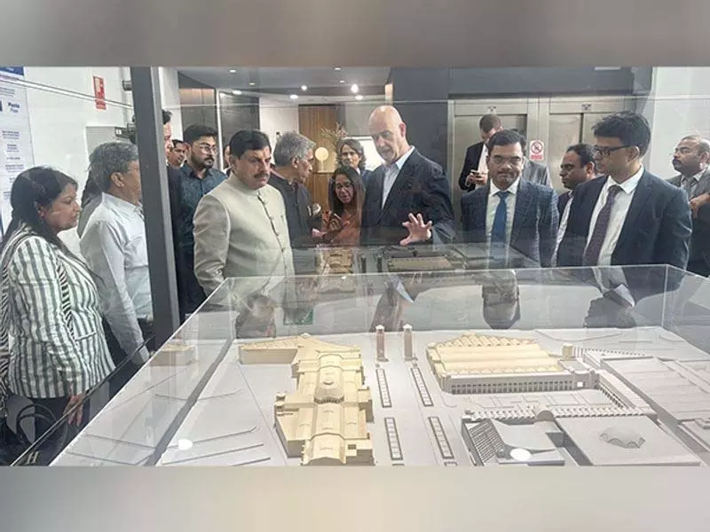 सीएम मोहन यादव ने बार्सिलोना में कपड़ा मशीनरी कंपनियों के साथ गोलमेज बैठक की सीएम मोहन यादव ने बार्सिलोना में कपड़ा मशीनरी कंपनियों के साथ गोलमेज बैठक की