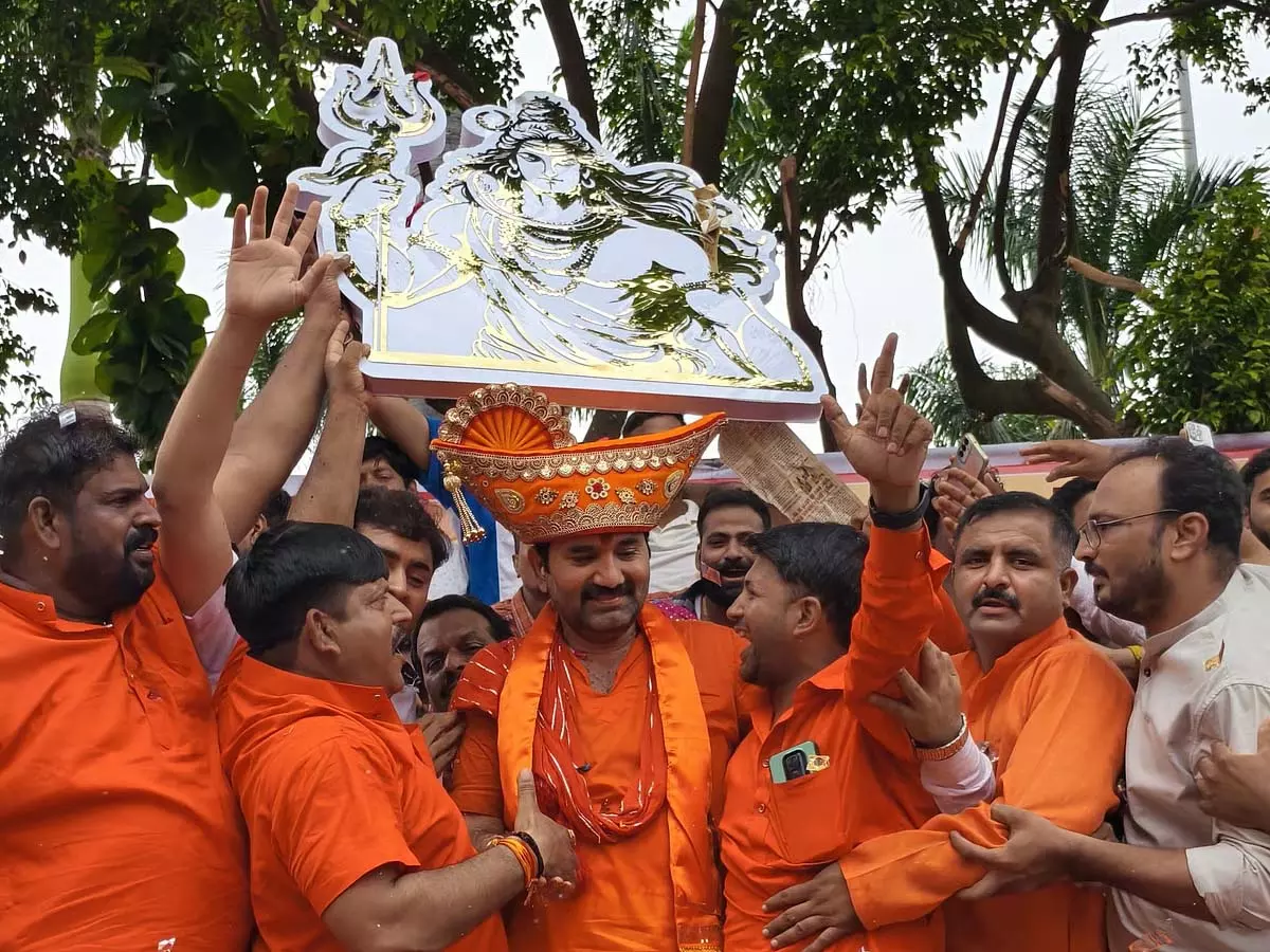इंदौर बोल बम के नारों से गूंज उठा; हजारों लोग बाणेश्वरी कांवड़ यात्रा में शामिल हुए इंदौर बोल बम के नारों से गूंज उठा; हजारों लोग बाणेश्वरी कांवड़ यात्रा में शामिल हुए