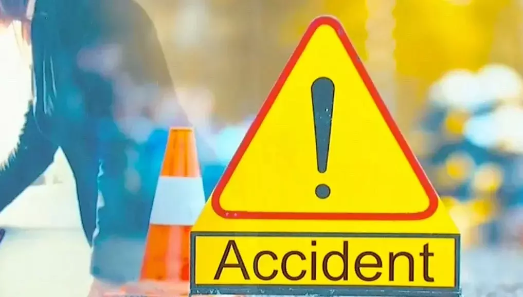 केशकाल में बड़ा हादसा, चपेट में आने वाले के साथ साथ ठोकर मारने वाले की भी मौत केशकाल में बड़ा हादसा, चपेट में आने वाले के साथ साथ ठोकर मारने वाले की भी मौत
