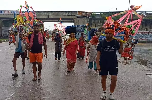 Haryana: शिवभक्तों की सुरक्षा के लिए सड़कों पर उतरी पुलिस Haryana: शिवभक्तों की सुरक्षा के लिए सड़कों पर उतरी पुलिस
