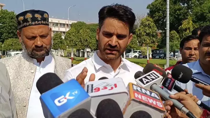 वहीद पारा का दावा: उर्दू को नए डिजिटलीकरण प्रयासों से जानबूझकर हटाया जा रहा वहीद पारा का दावा: उर्दू को नए डिजिटलीकरण प्रयासों से जानबूझकर हटाया जा रहा