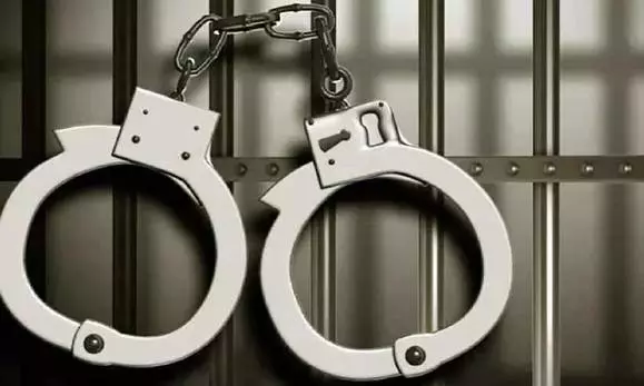Telangana: चिलकलगुडा में ड्रग्स रखने के आरोप में एक व्यक्ति गिरफ्तार Telangana: चिलकलगुडा में ड्रग्स रखने के आरोप में एक व्यक्ति गिरफ्तार