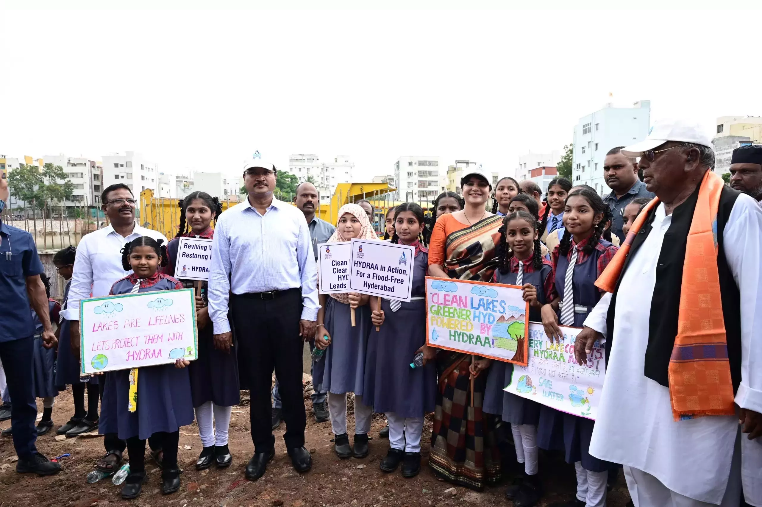 Amberpet में पुनर्जीवित बथुकम्मा कुंटा में बारिश का पानी घुस गया Amberpet में पुनर्जीवित बथुकम्मा कुंटा में बारिश का पानी घुस गया