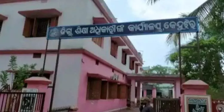 दुर्व्यवहार के आरोपी गृह मंत्री 45 दिनों से फरार दुर्व्यवहार के आरोपी गृह मंत्री 45 दिनों से फरार