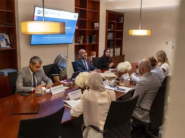 UAE ने अंतरराष्ट्रीय समुदाय के साथ महिला सशक्तिकरण और लैंगिक समानता का मॉडल साझा किया UAE ने अंतरराष्ट्रीय समुदाय के साथ महिला सशक्तिकरण और लैंगिक समानता का मॉडल साझा किया