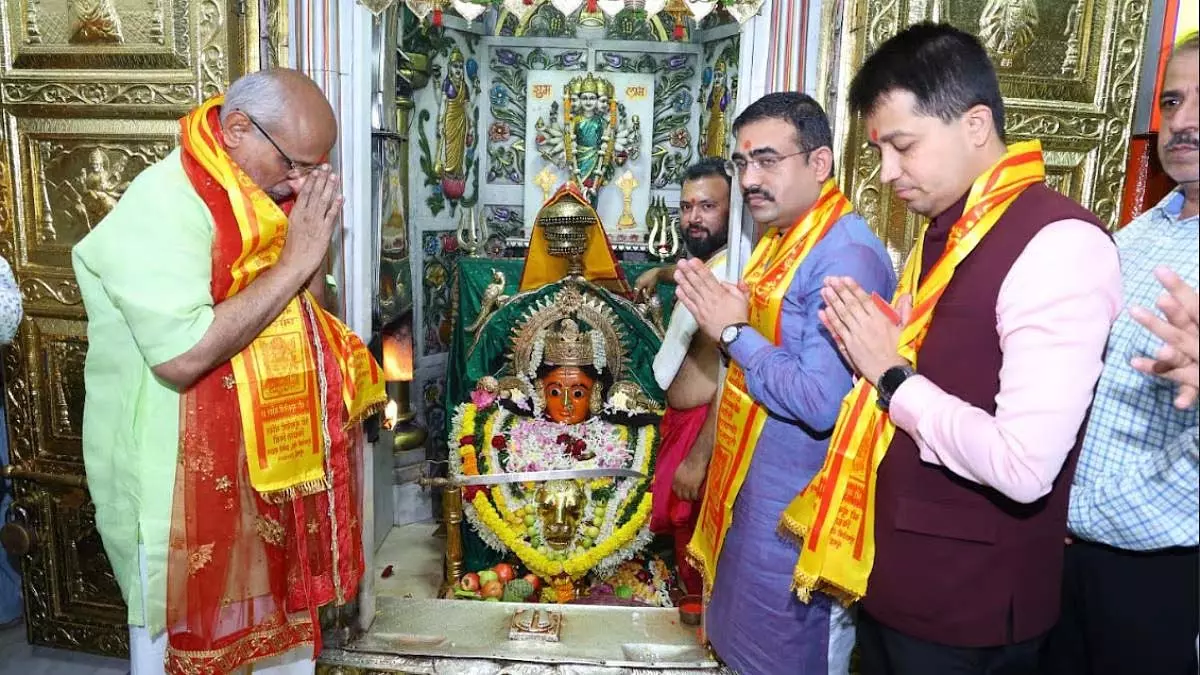 Maharashtra : राज्यपाल ने मुंबई के ऐतिहासिक मुंबादेवी मंदिर में पूजा-अर्चना की Maharashtra : राज्यपाल ने मुंबई के ऐतिहासिक मुंबादेवी मंदिर में पूजा-अर्चना की