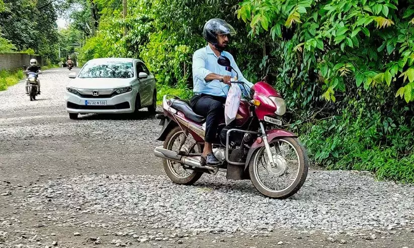Kerala : सड़क निर्माण कार्य धीमा, रामवर्मापुरम निवासी परेशान Kerala : सड़क निर्माण कार्य धीमा, रामवर्मापुरम निवासी परेशान