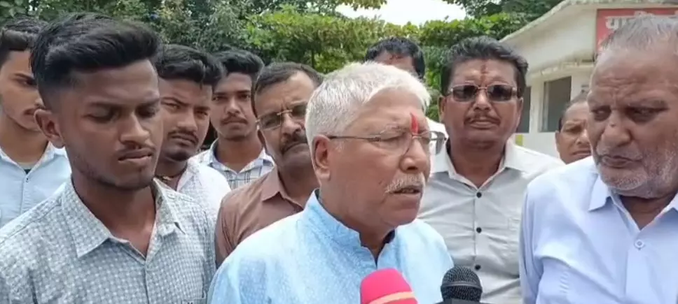 कांग्रेस नेता ने SDM को अपहरण कराने की धमकी दी कांग्रेस नेता ने SDM को अपहरण कराने की धमकी दी