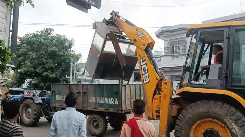 MC Phagwara ने यातायात सुगम बनाने के लिए हरगोबिंद नगर में अतिक्रमण हटाया MC Phagwara ने यातायात सुगम बनाने के लिए हरगोबिंद नगर में अतिक्रमण हटाया