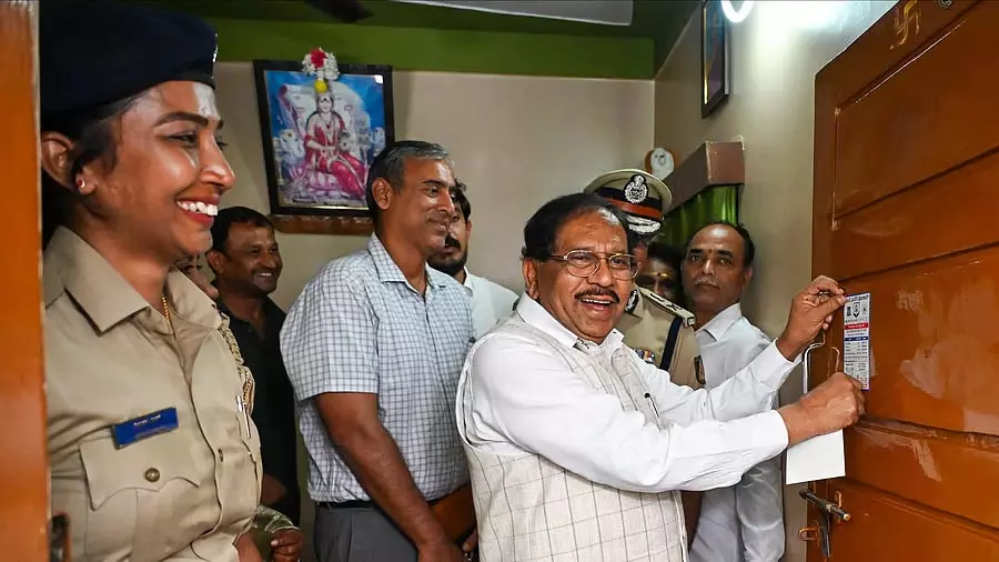 Karnataka सरकार ने माने मानेगे पुलिस शुरू की Karnataka सरकार ने माने मानेगे पुलिस शुरू की