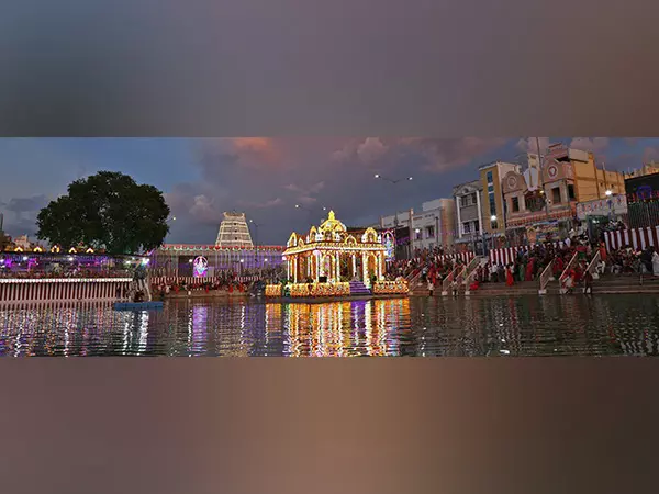तिरुमला तिरुपति देवस्थानम ने संस्थागत नियमों के उल्लंघन पर 4 कर्मचारियों को किया निलंबित तिरुमला तिरुपति देवस्थानम ने संस्थागत नियमों के उल्लंघन पर 4 कर्मचारियों को किया निलंबित