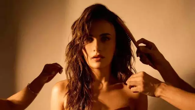 Radhika Madan: फैशन सेंस पर दी बेबाक टिप्पणी, स्टाइल आइकन का किया खुलासा Radhika Madan: फैशन सेंस पर दी बेबाक टिप्पणी, स्टाइल आइकन का किया खुलासा
