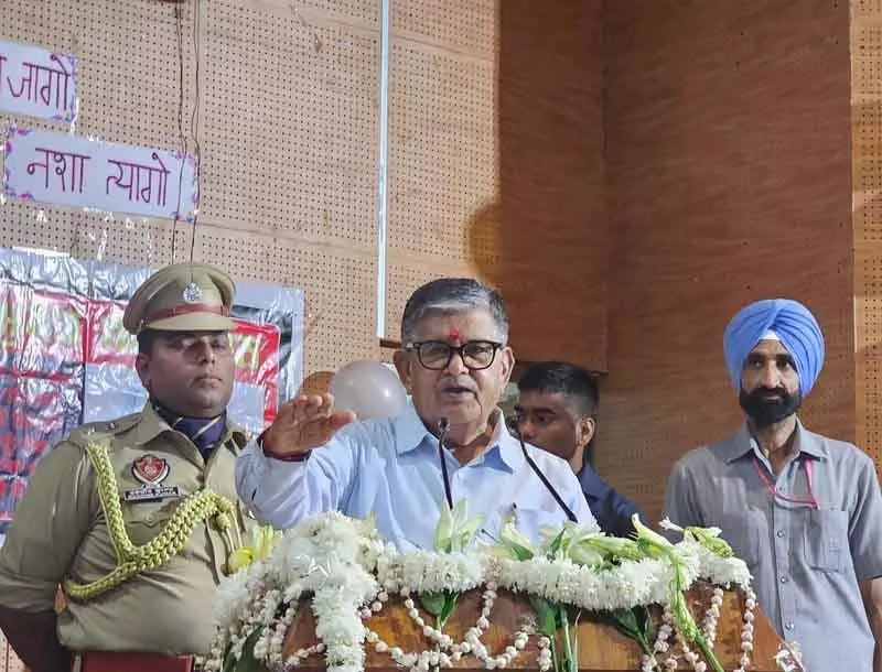 Kataria ने खट्टर से मुलाकात की, 328 ई-बसों की मंजूरी का मुद्दा उठाया Kataria ने खट्टर से मुलाकात की, 328 ई-बसों की मंजूरी का मुद्दा उठाया