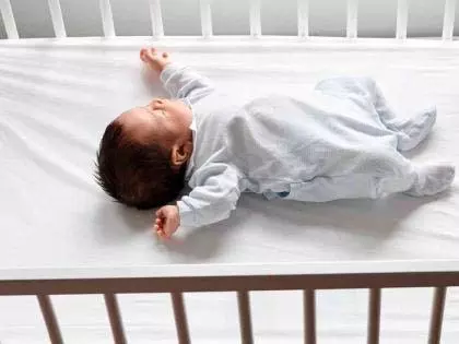 नवजात शिशु को अवैध रूप से 70,000 रुपये में बेचा गया नवजात शिशु को अवैध रूप से 70,000 रुपये में बेचा गया