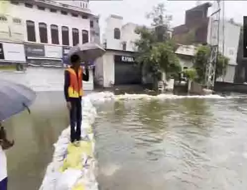 Rajasthan: लगातार बारिश के कारण अजमेर में आनासागर झील उफान पर Rajasthan: लगातार बारिश के कारण अजमेर में आनासागर झील उफान पर