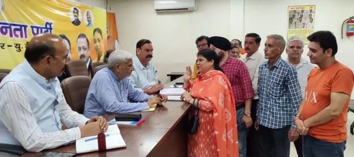 शाम लाल-मोहन लाल ने BJP मुख्यालय में सुनी जनता की शिकायतें शाम लाल-मोहन लाल ने BJP मुख्यालय में सुनी जनता की शिकायतें