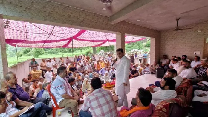 Jammu: जसरोटिया ने जनता दरबार और शिकायत निवारण शिविर लगाया Jammu: जसरोटिया ने जनता दरबार और शिकायत निवारण शिविर लगाया