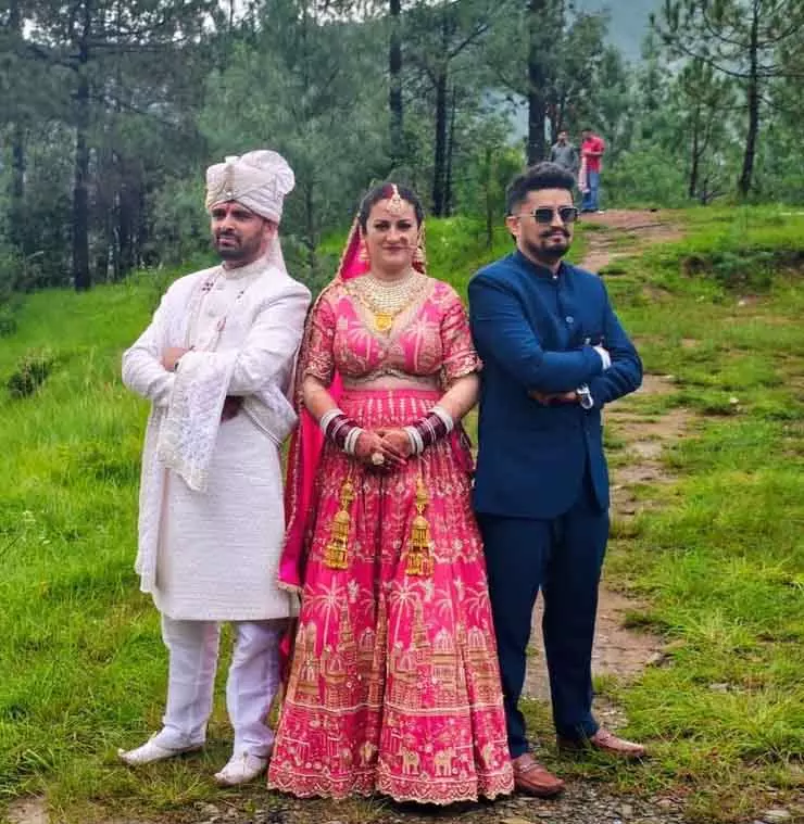 दो भाई, एक दुल्हन, Himachal के गांव ने सदियों पुरानी हट्टी बहुपति प्रथा को खुलेआम अपनाया दो भाई, एक दुल्हन, Himachal के गांव ने सदियों पुरानी हट्टी बहुपति प्रथा को खुलेआम अपनाया