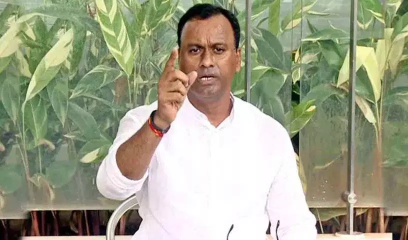 विधायक कोमाटीरेड्डी ने रेवंत रेड्डी की टिप्पणी पर निशाना साधा विधायक कोमाटीरेड्डी ने रेवंत रेड्डी की टिप्पणी पर निशाना साधा