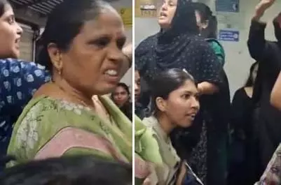 मुंबई लोकल ट्रेन में महिला के सीट विवाद ने पकड़ी भाषा की बहस मुंबई लोकल ट्रेन में महिला के सीट विवाद ने पकड़ी भाषा की बहस
