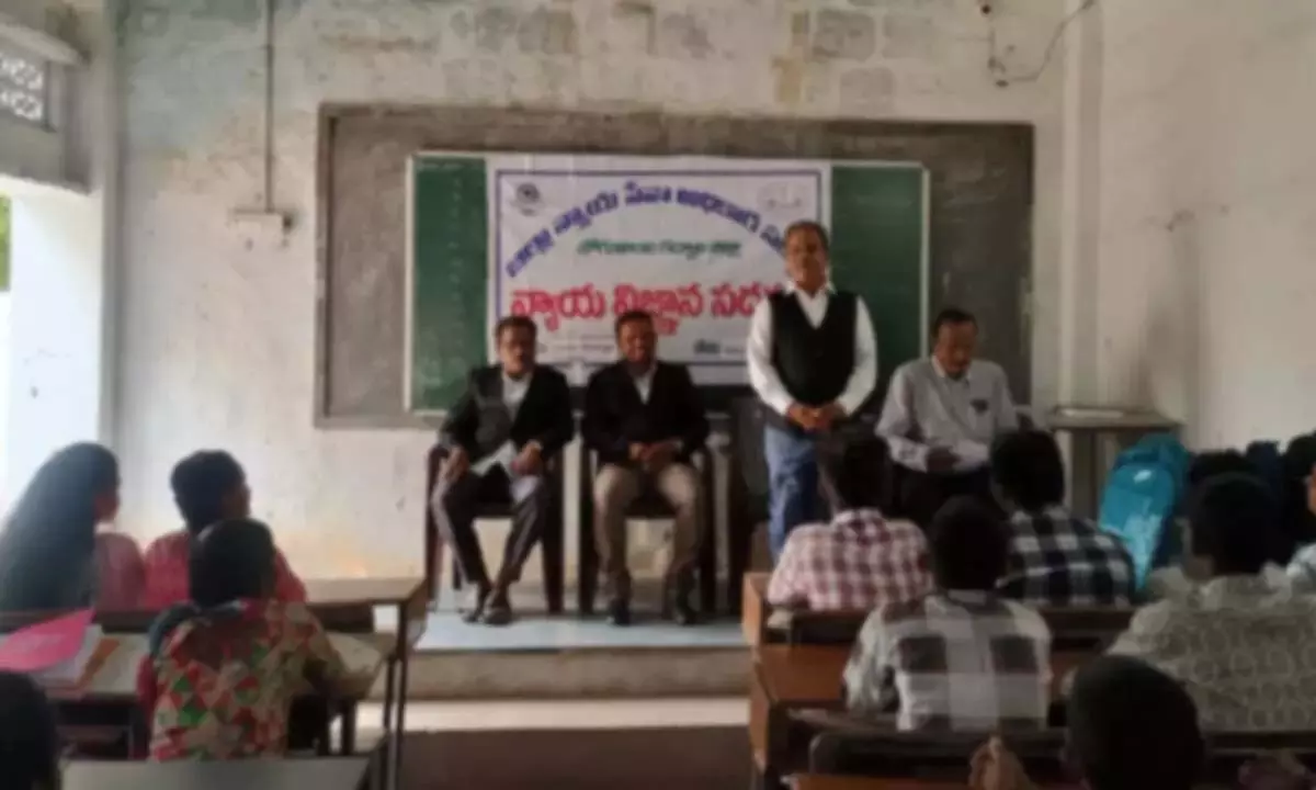 जिला विधिक सेवा प्राधिकरण ने श्री कृष्णावेणी जूनियर कॉलेज में रैगिंग के विरुद्ध जागरूकता अभियान चलाया जिला विधिक सेवा प्राधिकरण ने श्री कृष्णावेणी जूनियर कॉलेज में रैगिंग के विरुद्ध जागरूकता अभियान चलाया