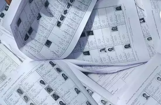 आयोग ने अन्य राज्यों में रहने वाले मतदाताओं को पंजीकृत करने के प्रयास तेज कर दिए आयोग ने अन्य राज्यों में रहने वाले मतदाताओं को पंजीकृत करने के प्रयास तेज कर दिए
