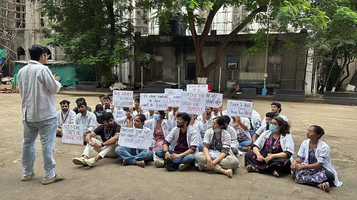 बाल रोग रेजिडेंट डॉक्टरों ने एचओडी के स्थानांतरण की मांग की बाल रोग रेजिडेंट डॉक्टरों ने एचओडी के स्थानांतरण की मांग की