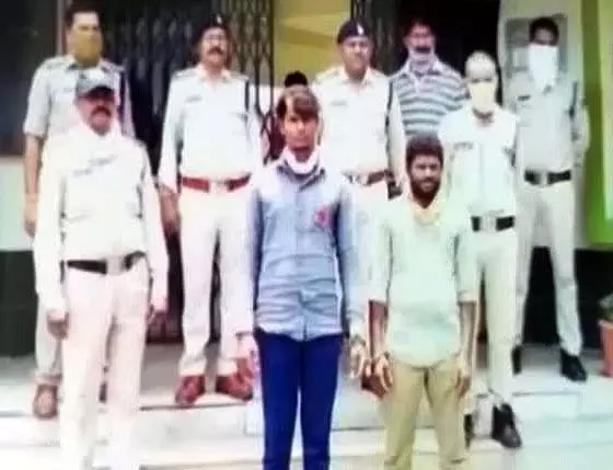 Bhopal : कंकाल के अवशेष और एक जोड़ी चप्पलों से हत्यारों तक पहुंचा गया Bhopal : कंकाल के अवशेष और एक जोड़ी चप्पलों से हत्यारों तक पहुंचा गया