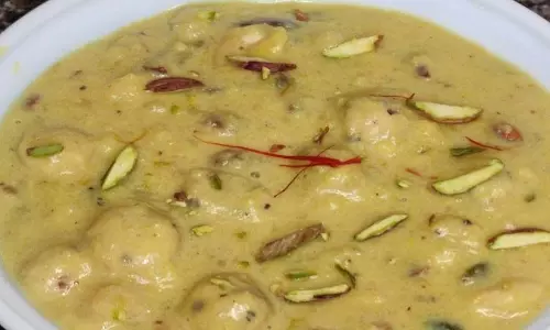 Makhana Rabri: घर पर बनाएं ये लाजवाब डिश, सेहत के लिए है फायदेमंद Makhana Rabri: घर पर बनाएं ये लाजवाब डिश, सेहत के लिए है फायदेमंद