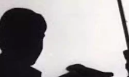 टीचर रोज मारती थी, स्कूल जाने से डरने लगी बच्ची, किड्स School में हंगामा