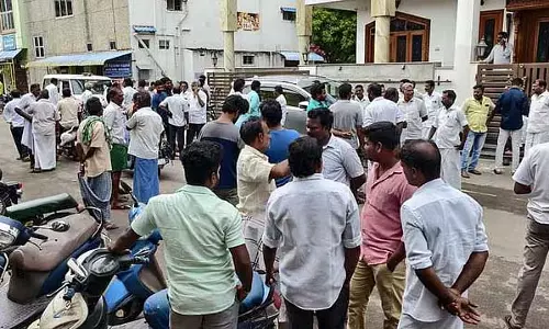भ्रष्टाचार निरोधक पुलिस ने पनरुति में पूर्व AIADMK विधायक के घर पर छापा मारा