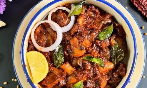 Mushroom Ghee Roast: बारिश के मौसम में घर पर बनाएं खास व्यंजन Mushroom Ghee Roast: बारिश के मौसम में घर पर बनाएं खास व्यंजन