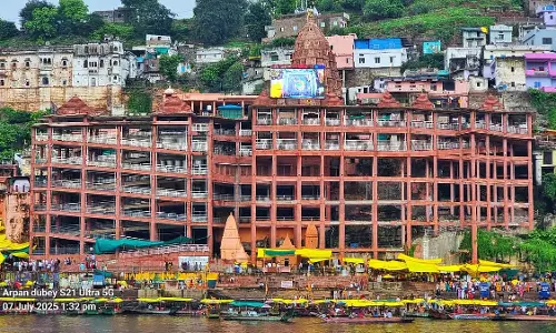MP : श्रद्धालुओं ने ओंकारेश्वर में जलमग्न पुल निर्माण की मांग की
