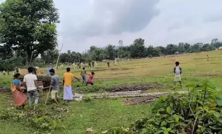 Assam: पैकन वन क्षेत्र में पुलिस पर हमला, 10 गिरफ्तार Assam: पैकन वन क्षेत्र में पुलिस पर हमला, 10 गिरफ्तार