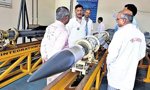 रक्षा राज्य मंत्री ने उन्नत मिसाइल प्रणाली के लिए DRDL के वैज्ञानिकों की सराहना की