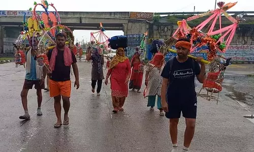 Haryana: शिवभक्तों की सुरक्षा के लिए सड़कों पर उतरी पुलिस Haryana: शिवभक्तों की सुरक्षा के लिए सड़कों पर उतरी पुलिस