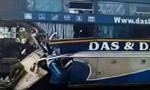 Odisha : बालासोर में यात्री बस और ट्रक के बीच टक्कर, 30 घायल, 9 की हालत गंभीर Odisha : बालासोर में यात्री बस और ट्रक के बीच टक्कर, 30 घायल, 9 की हालत गंभीर