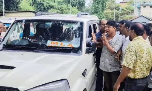 Cooch Behar में भाजपा विधायक की कार पर हमला, तृणमूल कांग्रेस कार्यकर्ताओं पर उंगली