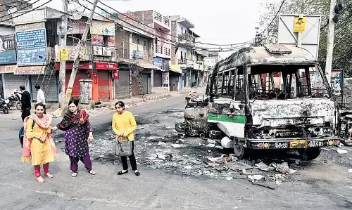 दंगों में मौत: दिल्ली HC ने पुलिस से याचिका पर जवाब मांगा