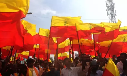 कर्नाटक सरकार ने 7 साल बाद फिर कन्नड़ झंडे पर दावा किया: मंत्री का मोदी सरकार को पत्र कर्नाटक सरकार ने 7 साल बाद फिर कन्नड़ झंडे पर दावा किया: मंत्री का मोदी सरकार को पत्र