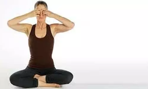 Yoga Tips: हाई ब्लड प्रेशर को कंट्रोल करने के लिए फायदेमंद हैं ये तीन योगासन Yoga Tips: हाई ब्लड प्रेशर को कंट्रोल करने के लिए फायदेमंद हैं ये तीन योगासन