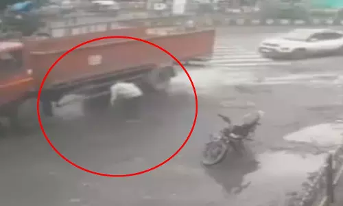 आत्महत्या LIVE वीडियो...CCTV फुटेज देख कांप उठे लोग