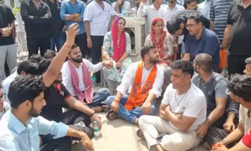 छात्रा आत्महत्या मामला: मां ने लगाए गंभीर आरोप, भाई ने यूनिवर्सिटी प्रशासन पर खड़े किए सवाल
