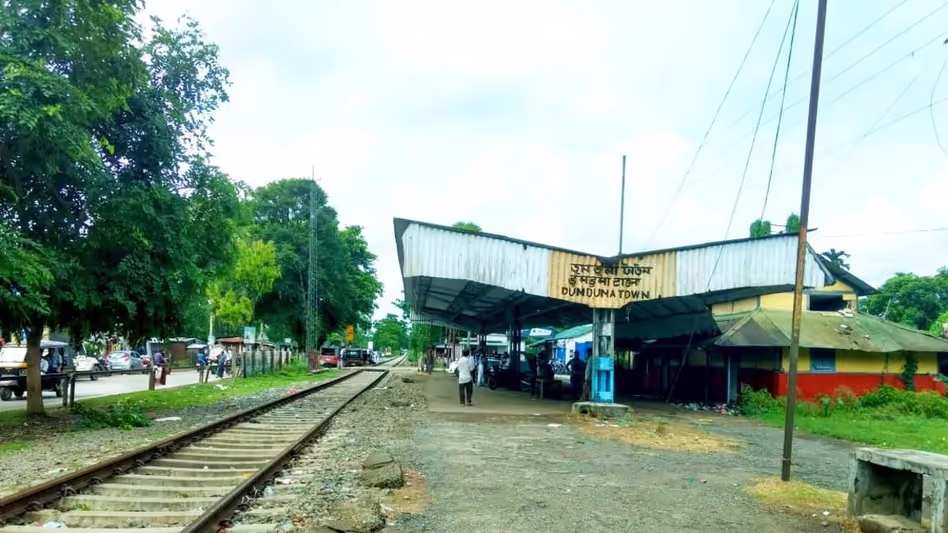 डूमडूमा स्टेशन के पुनरुद्धार की सांसद गौरव गोगोई की मांग पर रेलवे बोर्ड ने कार्रवाई डूमडूमा स्टेशन के पुनरुद्धार की सांसद गौरव गोगोई की मांग पर रेलवे बोर्ड ने कार्रवाई
