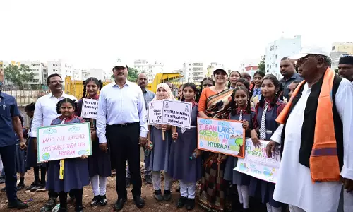 Amberpet में पुनर्जीवित बथुकम्मा कुंटा में बारिश का पानी घुस गया
